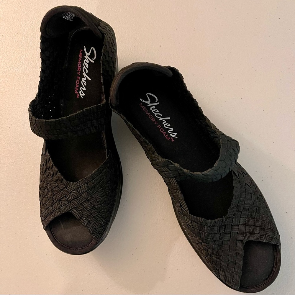 Sketchers Memory-Foam, Size 7 Black Wedges